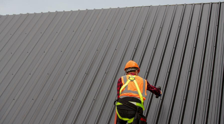 Professional gutter cleaning in River, KY